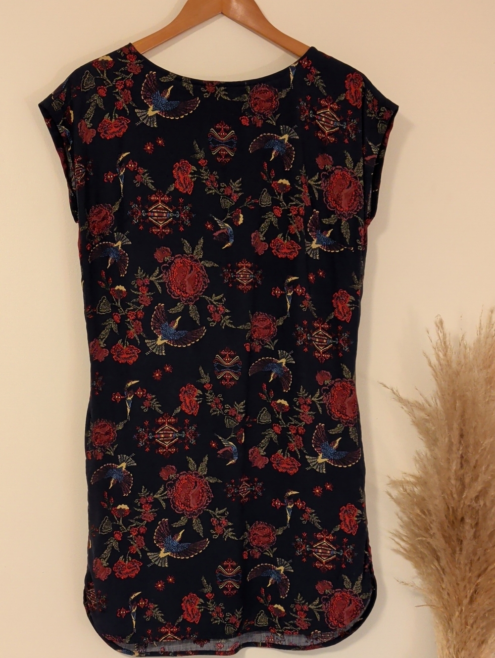 Patagonia Women's Navy Floral Shift Dress - Red Rose Print